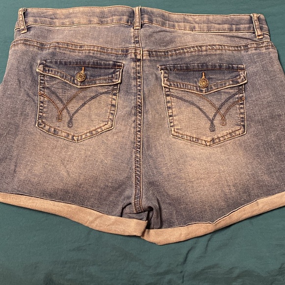 American Star Size 18 Shorts - Picture 3 of 3